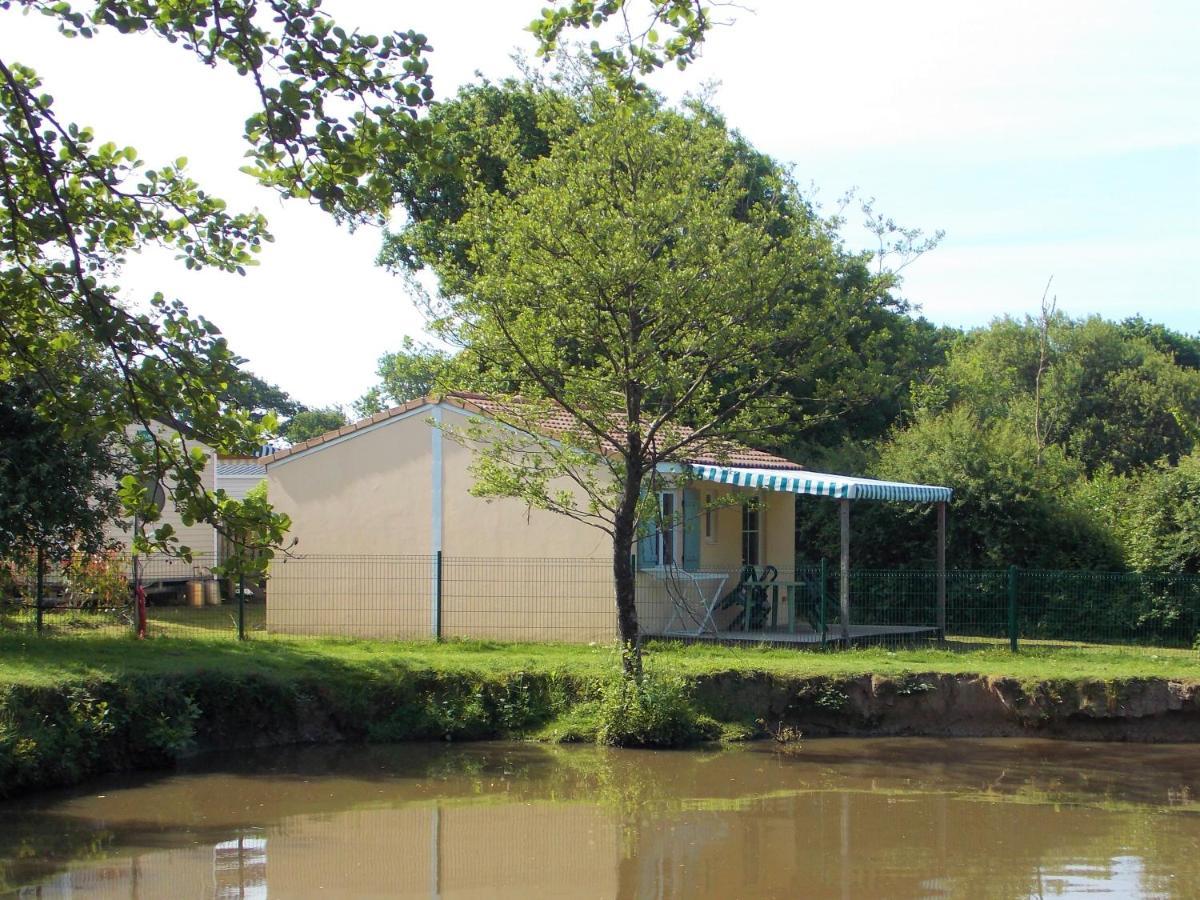 Camping Insolite Le Haut Village Saint-Michel-Chef-Chef Exterior photo